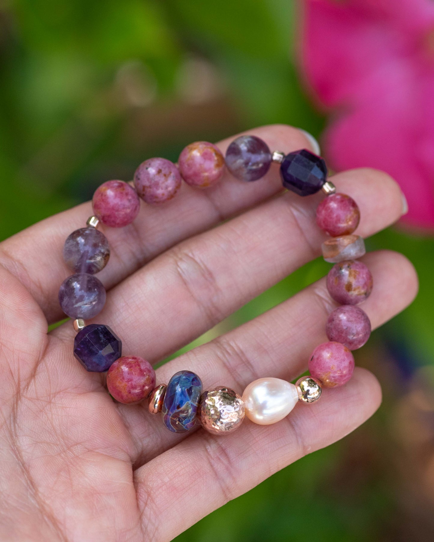 Thulite & Amethyst Glass Beaded Bracelet